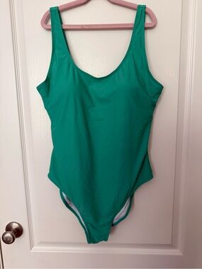 NWOT Nicole Miller Classic Scoop One-Piece Swimsuit in Sea Green